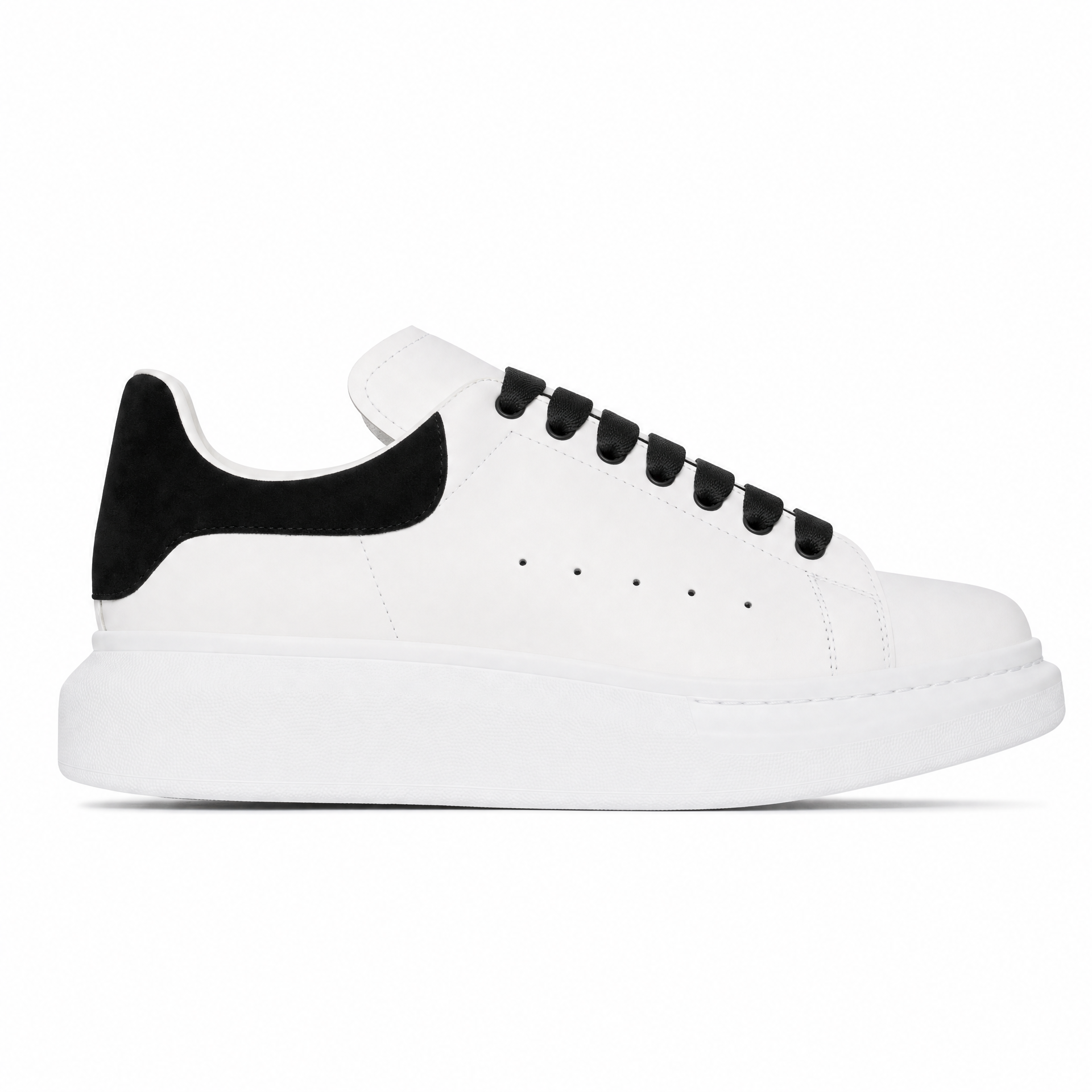 Oversized Sneaker White Black Contrast Lace