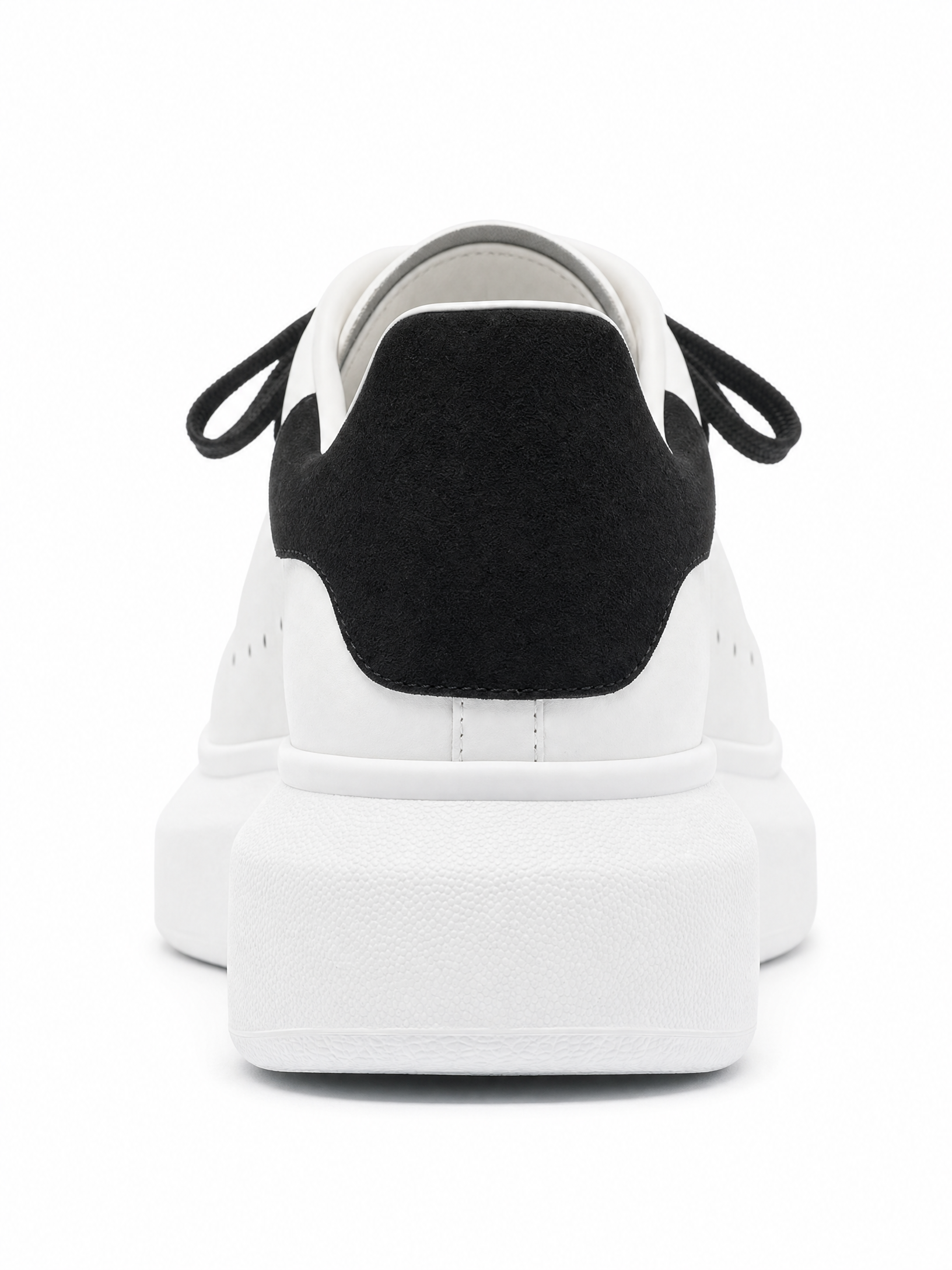 Oversized Sneaker White Black Contrast Lace