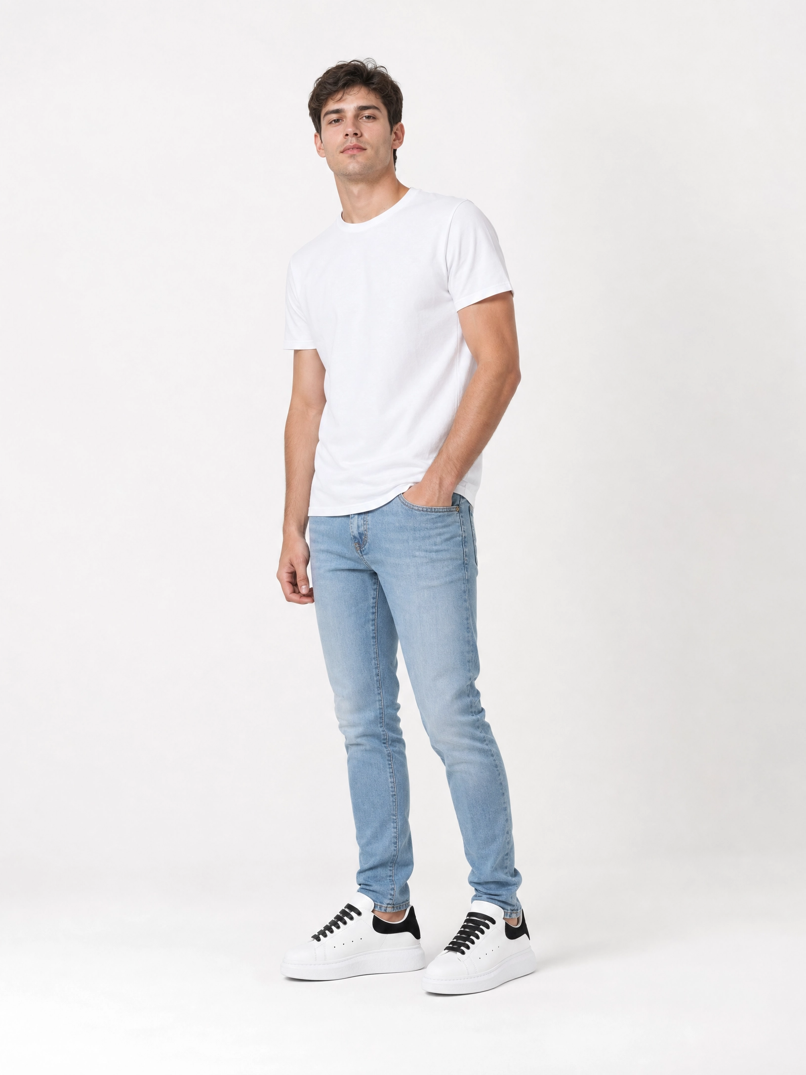 Oversized Sneaker White Black Contrast Lace