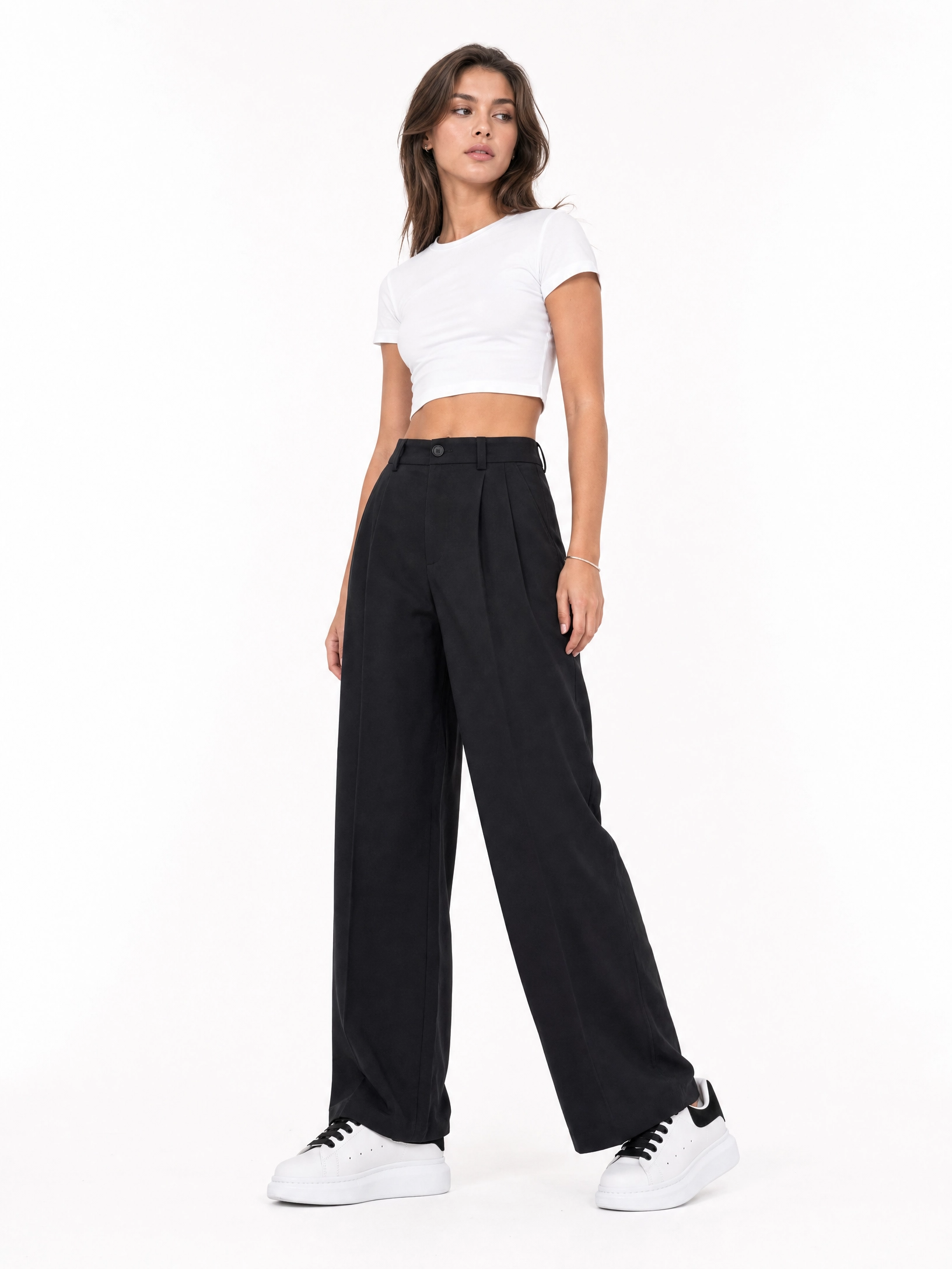 Oversized Sneaker White Black Contrast Lace